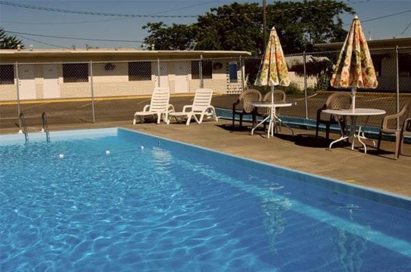 والا والا Capri Motel المظهر الخارجي الصورة